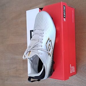 Lotto Kids' Roma 500 FG Soccer Cleats - Color: Silver/Gold - Size: Kids 4.5